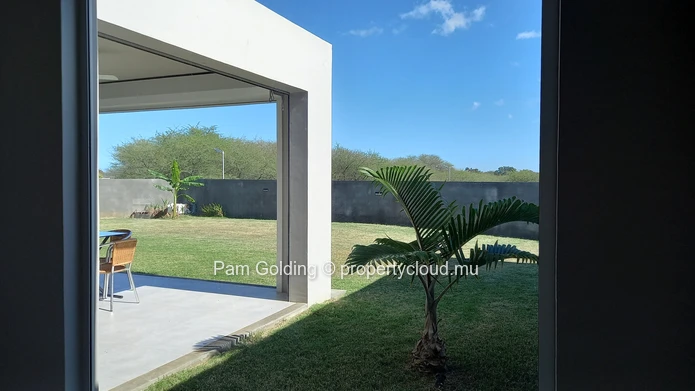 Newly built 3 bedroom villa for sale in Tamarin.
