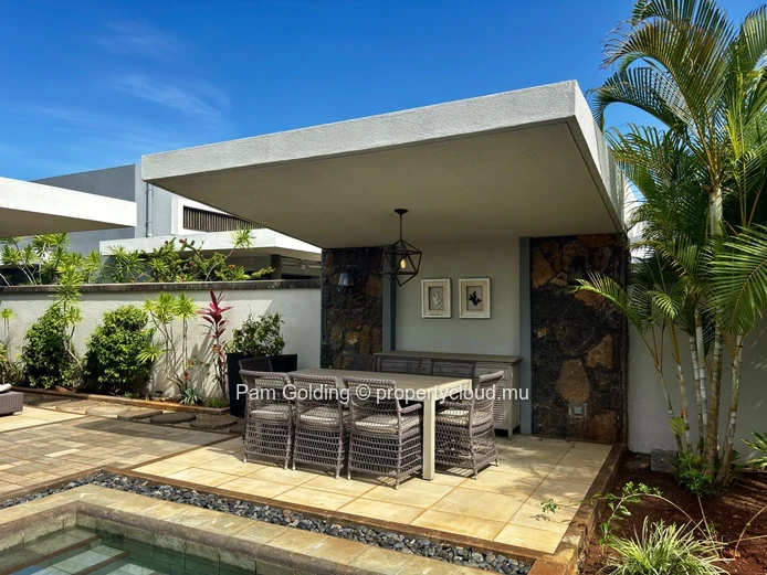 Single-Storey Villa for Sale in Royal Park Balaclava – 3-Bedroom Home