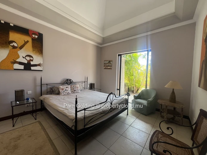 Villa de 5 Chambres au Tamarina Golf Estate – Accès au Beach Club & Cottage Indépendant