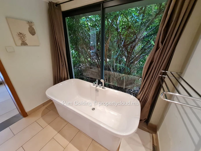  Tranquil 3-Bedroom Retreat with Mountain Views and Private Pool Near Black River Gorges