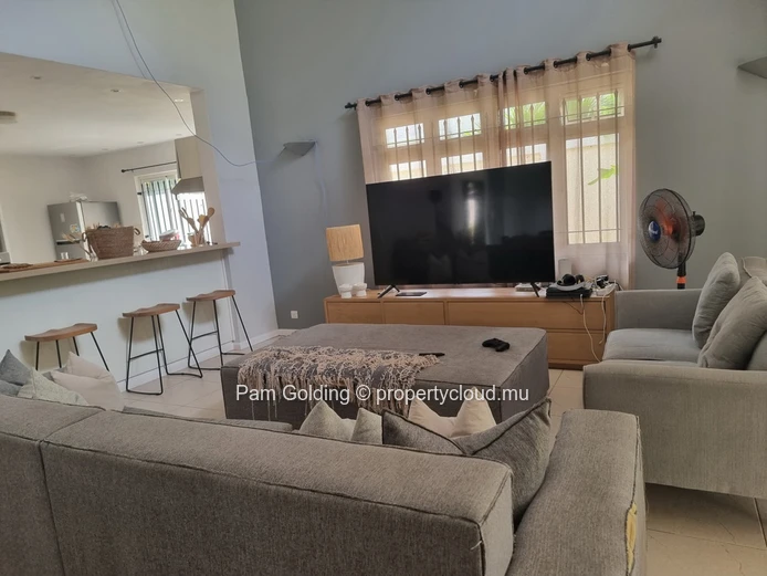  Villa in a Prime Black River Location