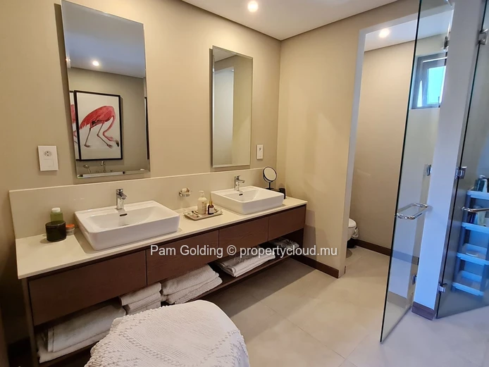 Appartement 2 chambres à l’étage à Pointe aux Canonniers – 204,84 m²