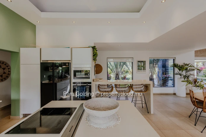 4-Bedroom Villa in Grand Baie - Elegant and Secure Living 