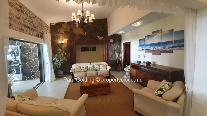 Villa pied dans l'eau
