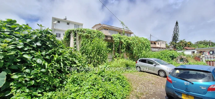 Terrain Exceptionnel à Curepipe – Emplacement de Premier Choix au Potentiel Infini !