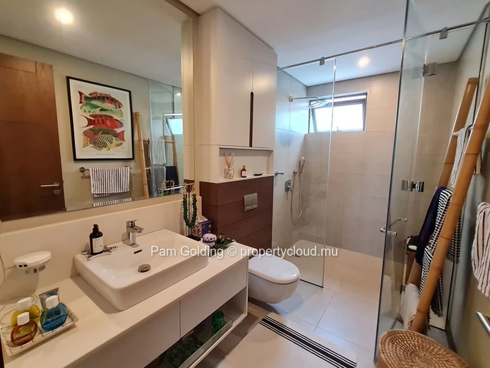 Appartement 2 chambres à l’étage à Pointe aux Canonniers – 204,84 m²