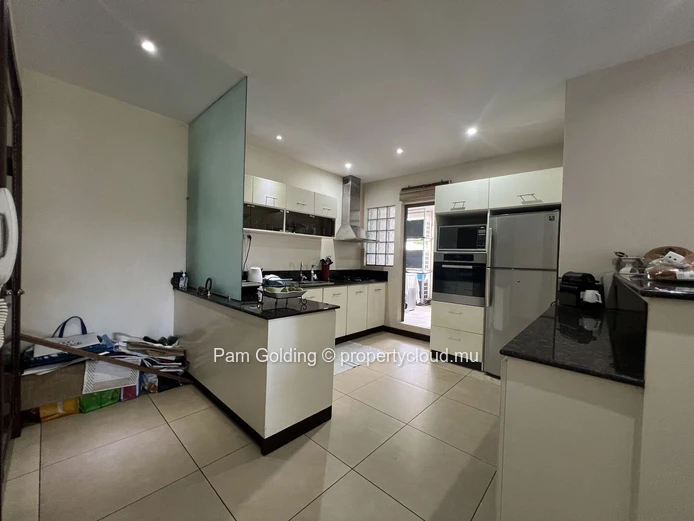 3 Bedroom Apartment minutes from the beach in Tamarin
