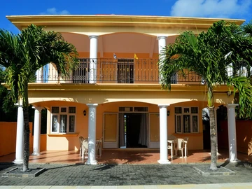 6 Bedroom House