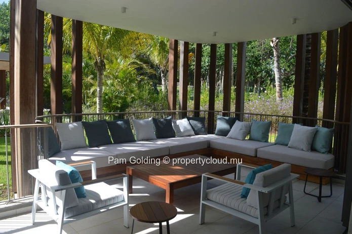 Stunning 2 bedroom on the golf course