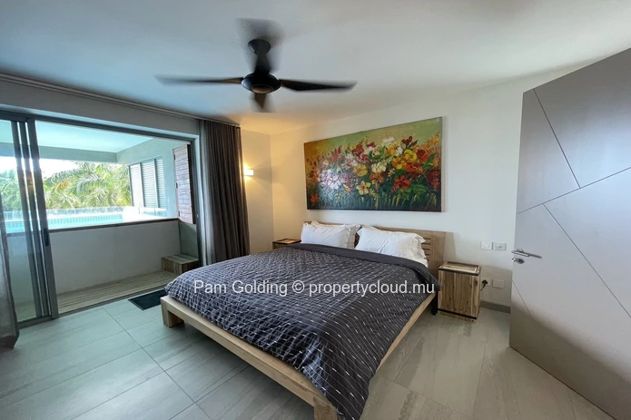 Impressive 3 Bedroom Apartment with Ocean Views and direct beach access in Tamarin