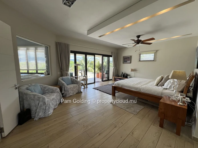 Riverside 4-Bedroom Penthouse in Tamarin – Exclusive Beach Access