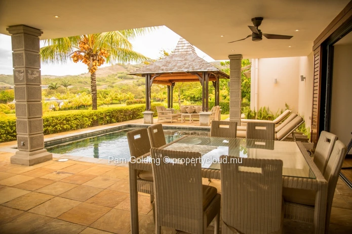 Vie Villa a vendre a Villa Valriche