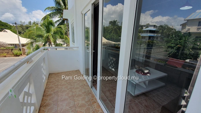 Small complex with good investment opportunity. (Sole Mandate)