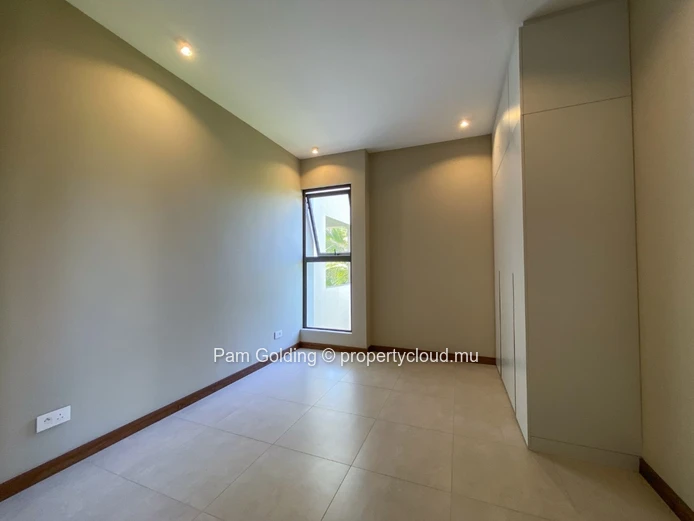 Appartement de 3 chambres en rez-de-jardin  à Pointe aux Cannoniers !