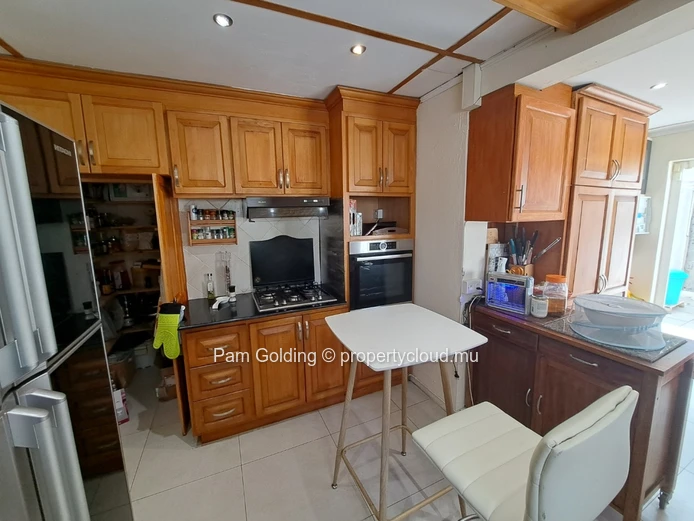 House with a charm 4 bedroom plus an independent studio
