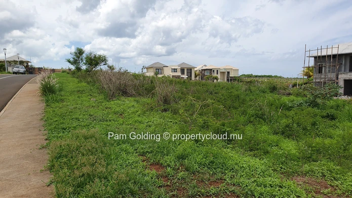 Parcelle de terrain à vendre dans un domaine fermé