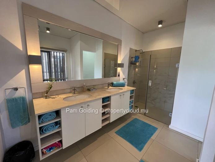 Riverside 4-Bedroom Penthouse in Tamarin – Exclusive Beach Access