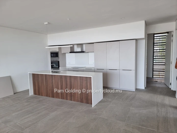Nouvelle maison de ville de luxe de 3 chambres à louer sur la côte ouest. (Mandat exclusif)