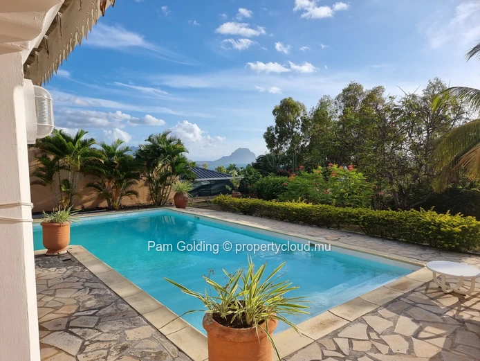 Charming 4-bedroom house nestled in the picturesque village of Tamarin