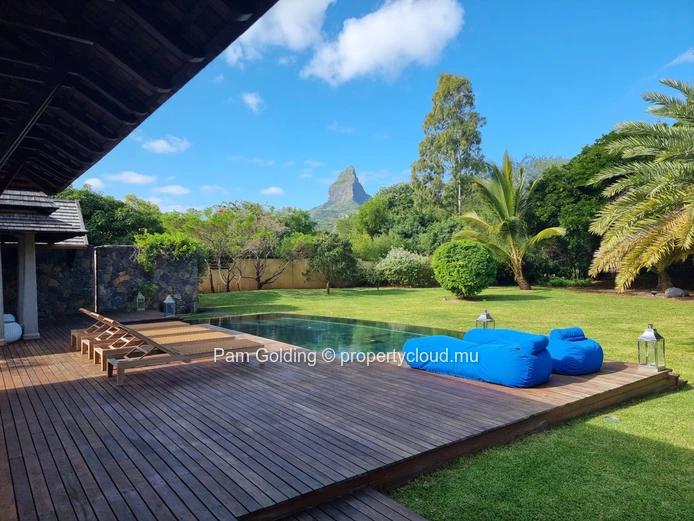 Elegant 4-Bedroom Villa with Mountain Views in Tamarina Golf Estate