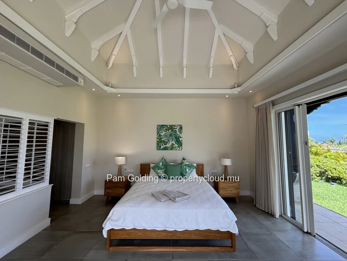 Une villa de style contemporain meublée avec style - prête à emménager.