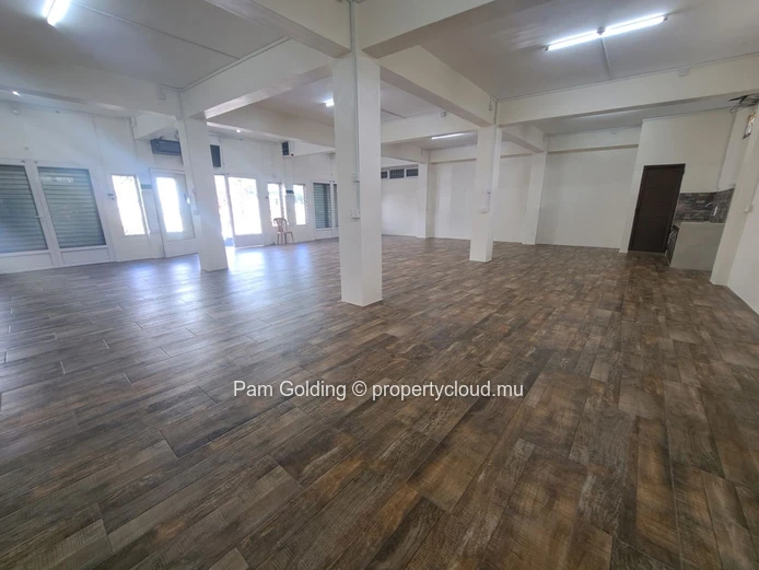 Espace commercial de 128m2 à louer à Curepipe