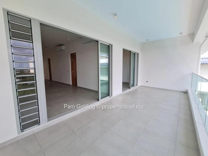 2-Bedroom Penthouse with Private Rooftop Pool – Near Pereybere Beach, Mauritius