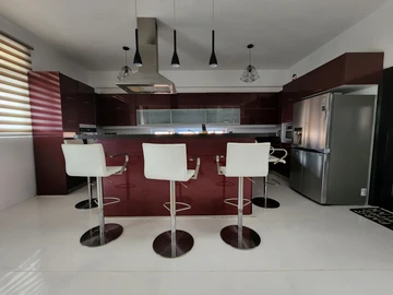 5 Bedroom House