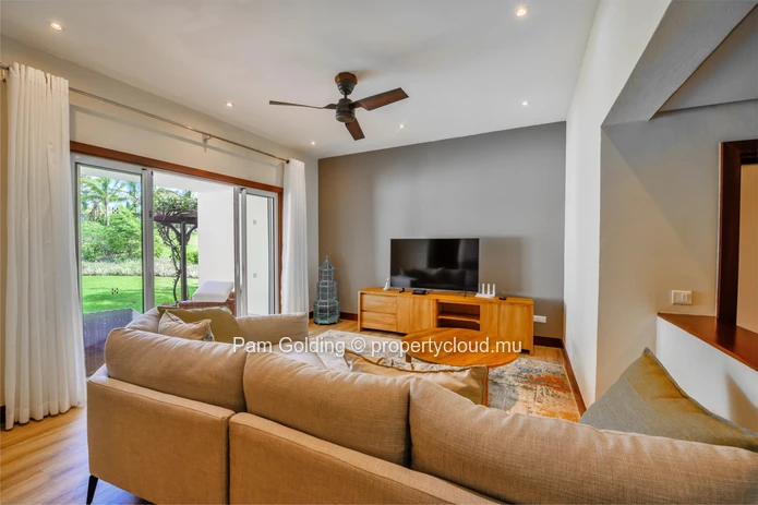 Uninterrupted views over the sugar cane fields to the sea – it will take your breath away.