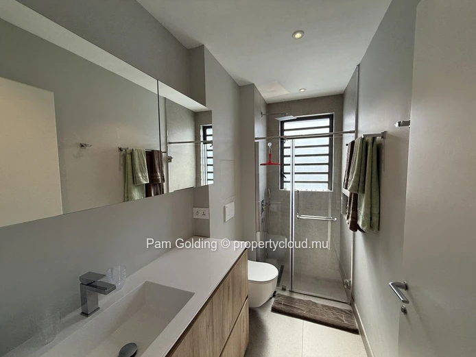 Appartement de 3 chambres en suite à Tamarin – Accès à la plage