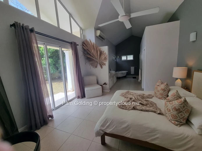  Villa in a Prime Black River Location