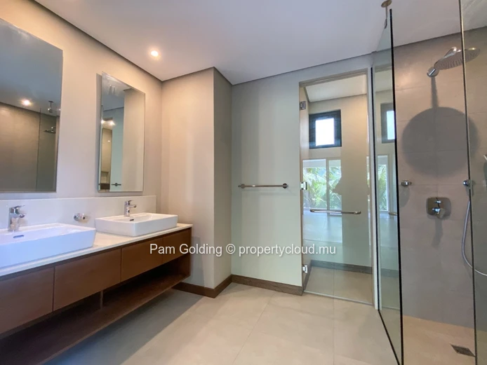 Appartement de 3 chambres en rez-de-jardin  à Pointe aux Cannoniers !