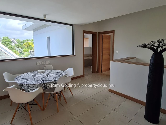 Luxurious 4-Bedroom Villa in Mont Choisy - Seamless Indoor-Outdoor Living
