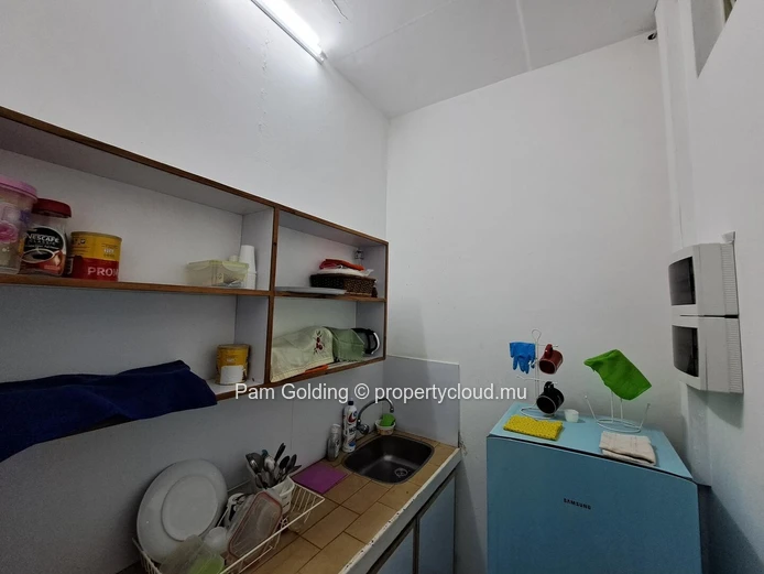 Bâtiment Commercial à Vendre – Pointe aux Canonniers
