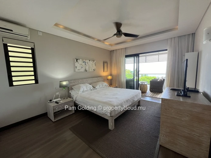 Appartement à vendre à Rivière Noire, 3 chambres, 240m² avec piscine commune