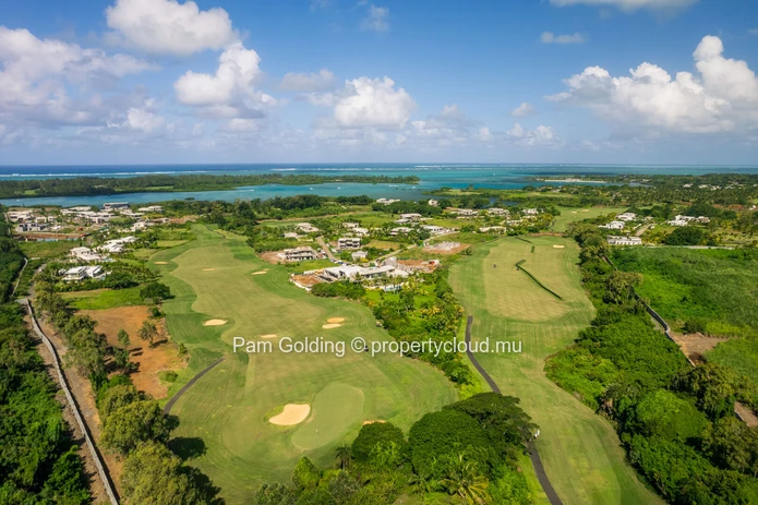 Luxurious Contemporary Villa in Anahita Golf Estate - 5 Bedrooms, Panoramic Views 
