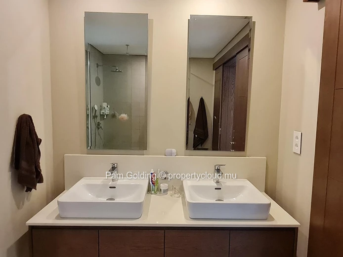 Appartement Élégant de 3 Chambres en Rez-de-Chaussée à Vendre à Pointe aux Canonniers - Complexe Le Savoy (Mandat exclusif)