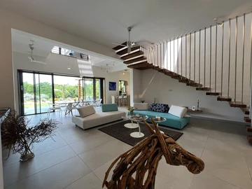 5 Bedroom Villa