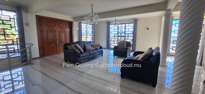 An Extraordinary Residence in the Heights of Candos (Sole Mandate)