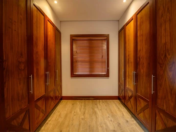 5 Bedroom Villa