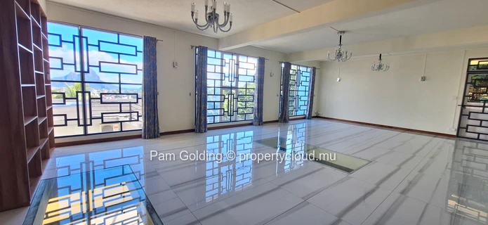 An Extraordinary Residence in the Heights of Candos (Sole Mandate)