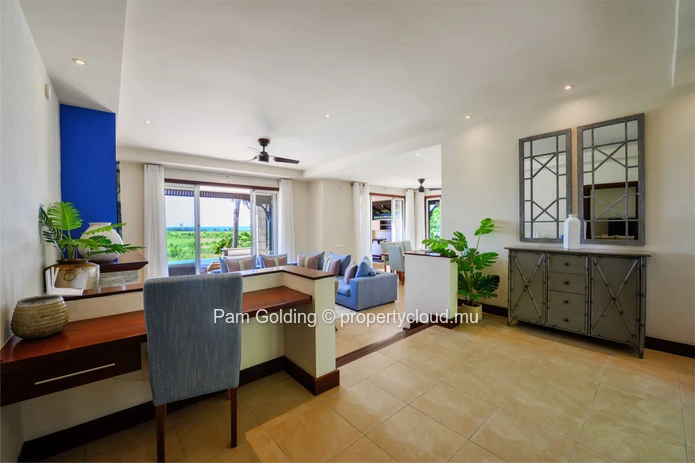 Uninterrupted views over the sugar cane fields to the sea – it will take your breath away.