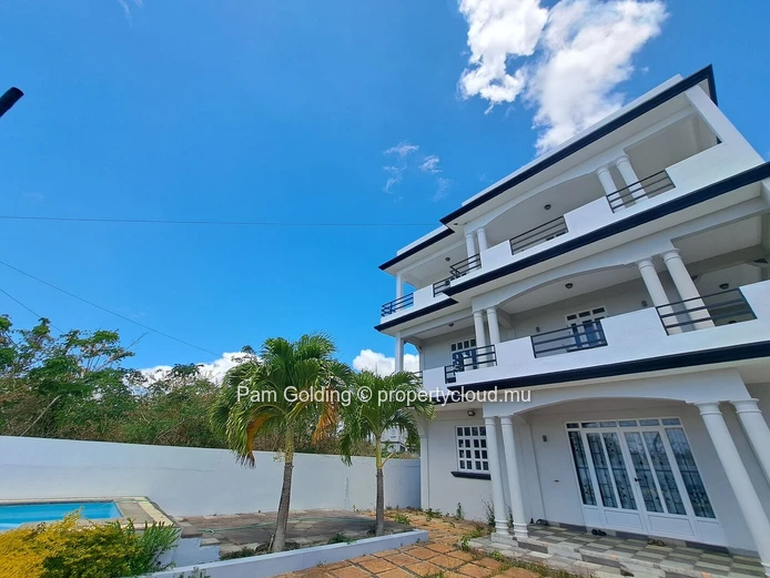 Grand Baie – Appartement à vendre – Pam Golding Mauritius