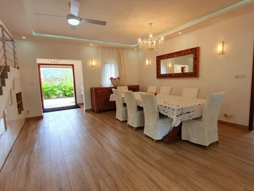 5 Bedroom Villa