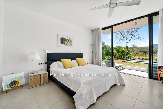 Élégante Villa de 5 Chambres à Tamarin, Île Maurice – Vue Montagne & Accès Direct à la Mer