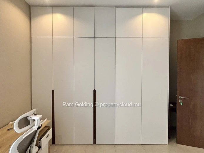 Appartement 3 chambres en rez-de-jardin à Pointe aux Canonniers, 196,69 m²
