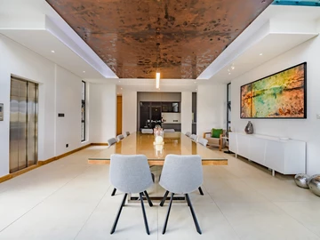 5 Bedroom Villa