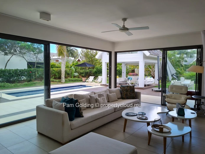 Luxurious 4-Bedroom Villa in Mont Choisy - Seamless Indoor-Outdoor Living