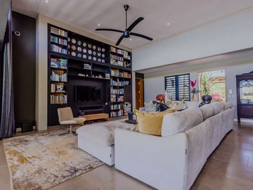 6 Bedroom Villa