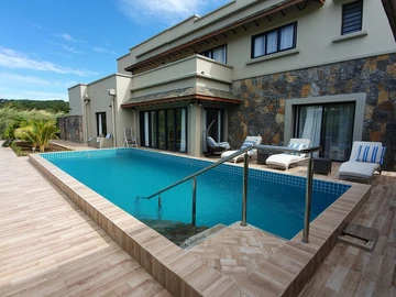 5 Bedroom Villa